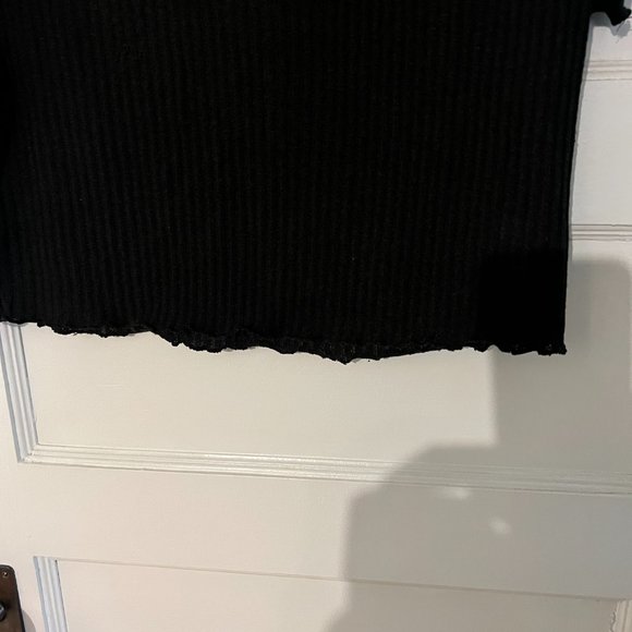 Shein Cropped T-Shirt - Picture 3 of 6